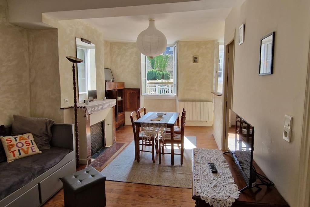 Appartement Dans Maison De Ville - 4 Personnes Oloron-Sainte-Marie Bagian luar foto