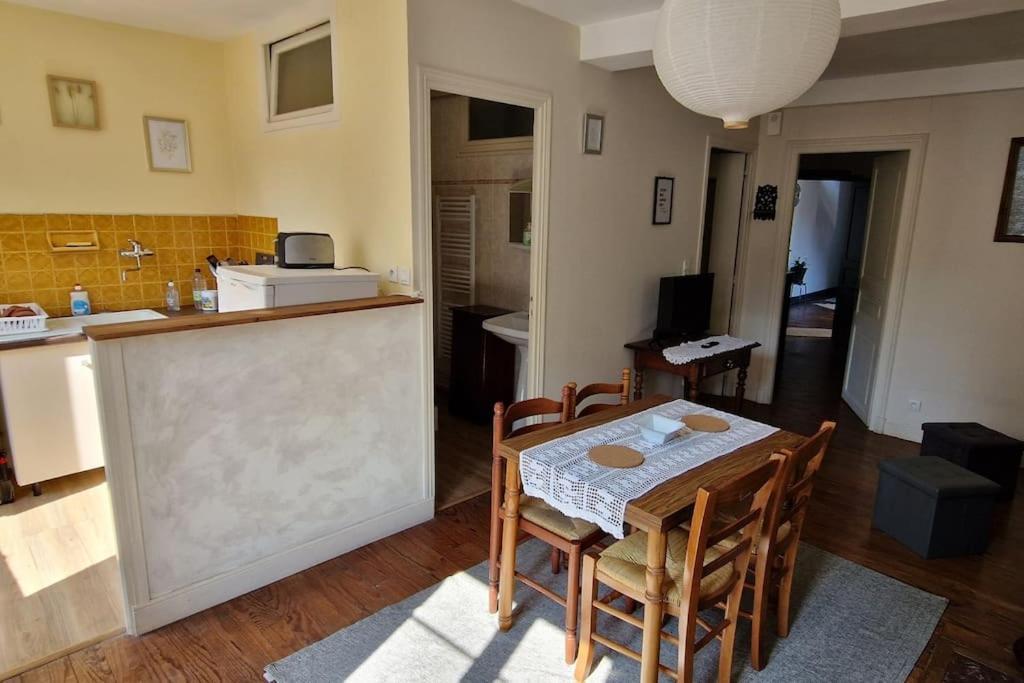 Appartement Dans Maison De Ville - 4 Personnes Oloron-Sainte-Marie Bagian luar foto
